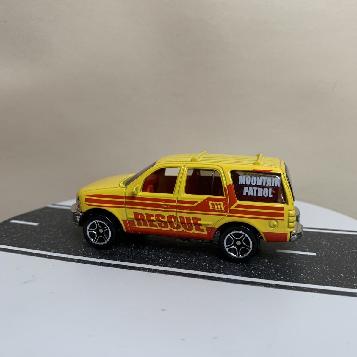 1999 Matchbox Ranger Patrol #67 Ford Expedition Mountain Rescue