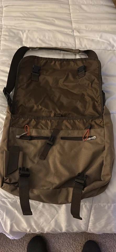 Bolso mensajero/portátil Napapijri, no se vende en EE. UU. Foto 3 de 4