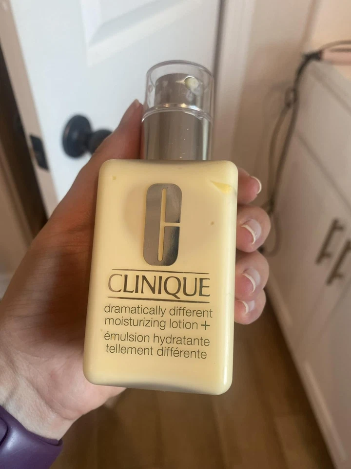 (Limited Flash Sale) Clinique 3-Step Dramatically Different Moisturizing Lotion - Image 2 of 4