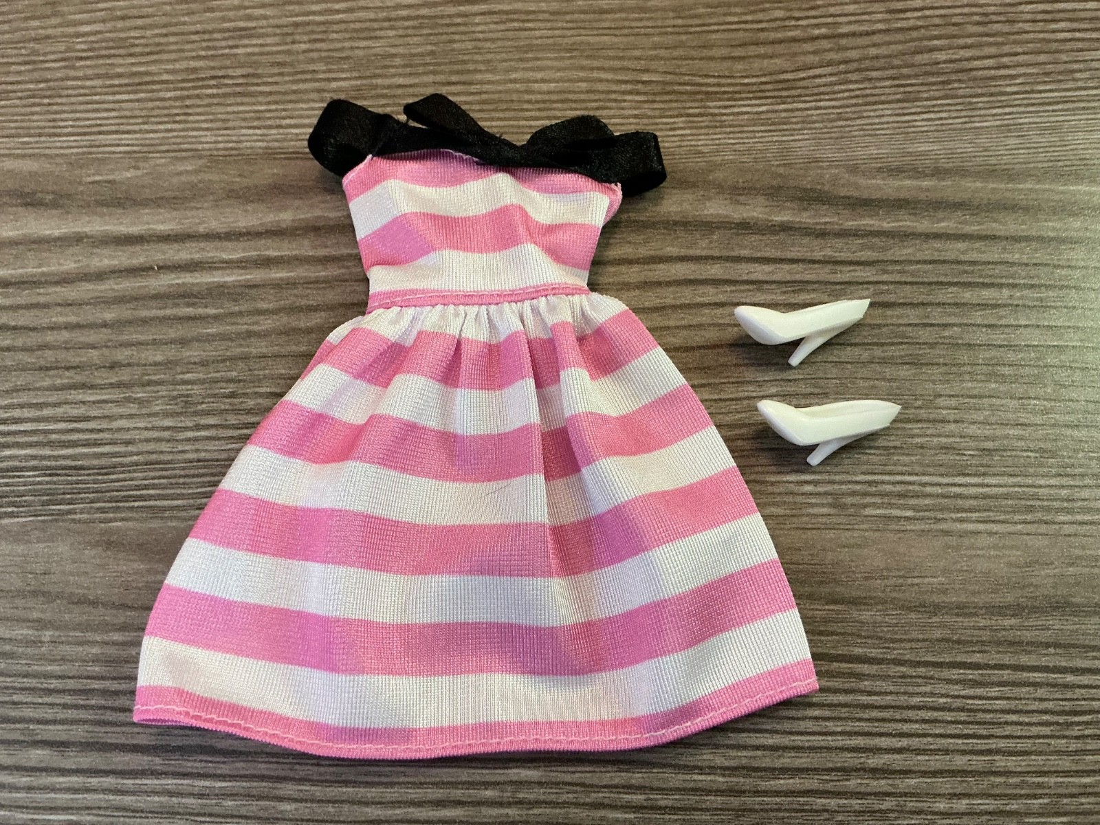 Mattel Barbie Doll Clothes Dress Shoes Outfit Set Lot # 31
