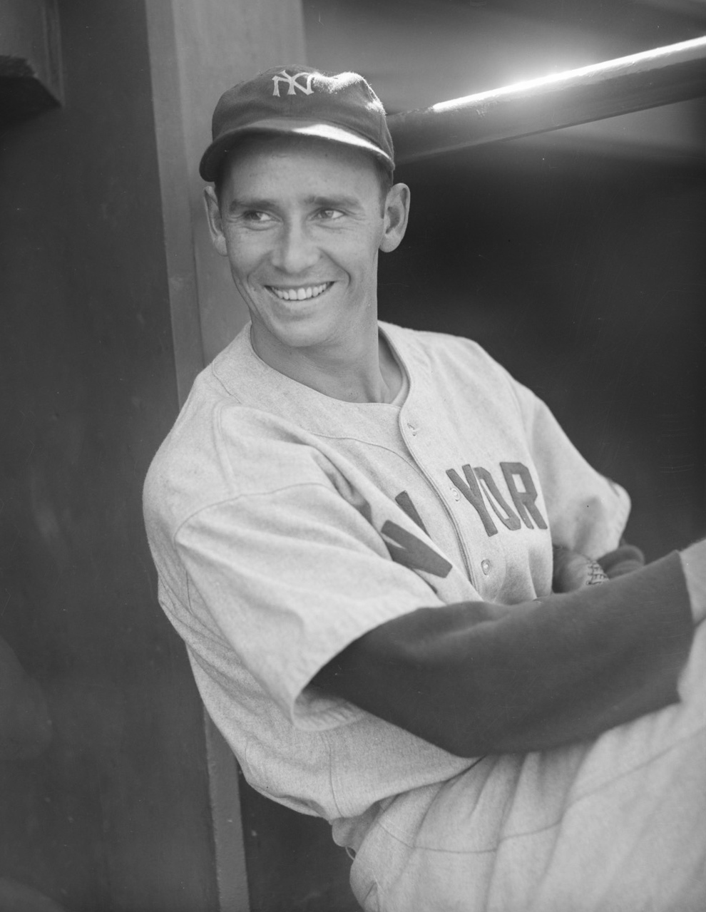 HALL OF FAMER YANKEES JOE GORDON HIT 253 HOMERS WAS AL MVP IN 1942 8x10