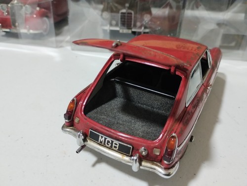 Autoart Millennium 1/18 MGB GT Coupe restored aged model custon car - Picture 10 of 10