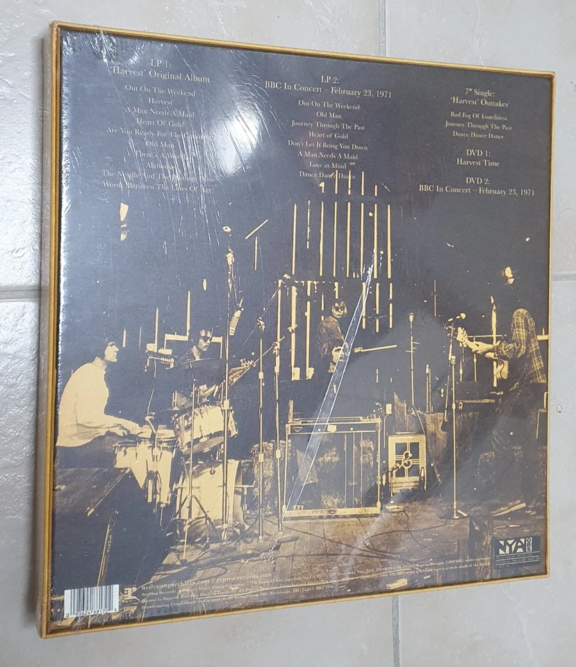 Neil Young – Harvest 50th Anniversary Deluxe Box, ovp, 2x LP, 7"-Single, 2x DVD - Bild 4 von 4