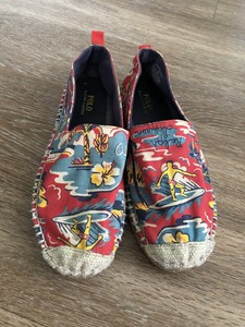 hawaiian slip on shoes