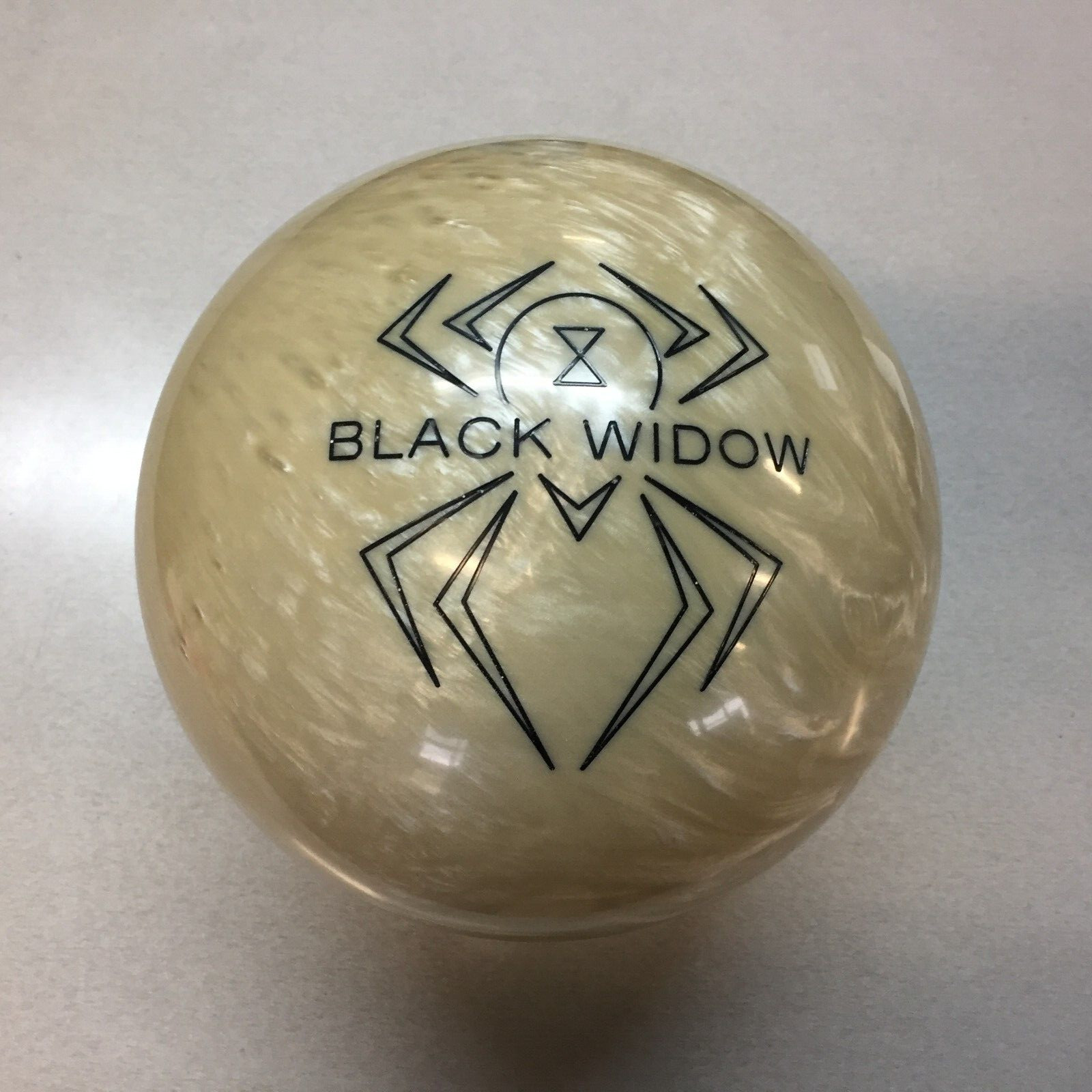 Hammer Black Widow Ghost bowling ball 15 LB new in box 024m Distintec