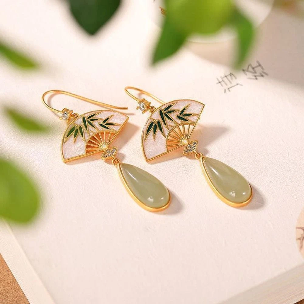 Women's fashion shop jewelry accessories