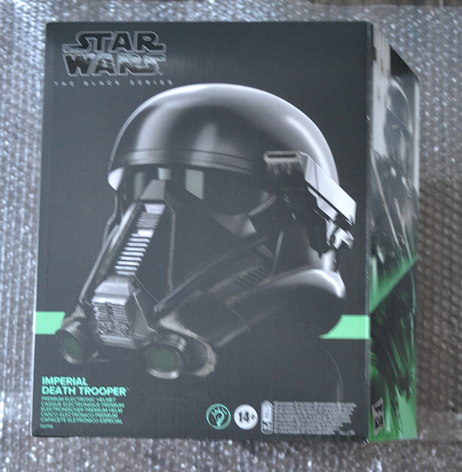 Star Wars The Black Series Imperial Death Trooper Premium Electronic Helmet - Image 2