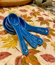 Ceramic measuring spoons set