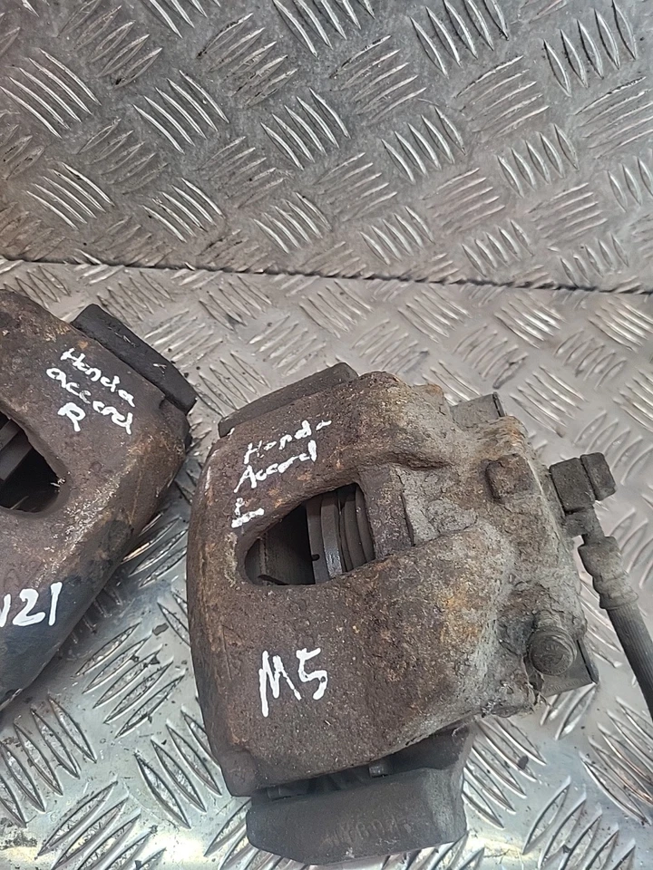 PINZA DELANTERA DERECHA + IZQUIERDA HONDA ACCORD 2.2cdti 2004 Foto 3 de 4