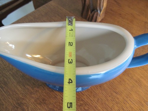 Le Creuset Marseille Blue Gravy Boat Second Choix NWT - Picture 9 of 9