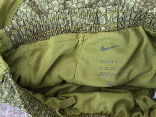Nike Girls' Alligator Print Tempo Running Shorts Yellow Size XS FB1078 - Picture 3 of 3