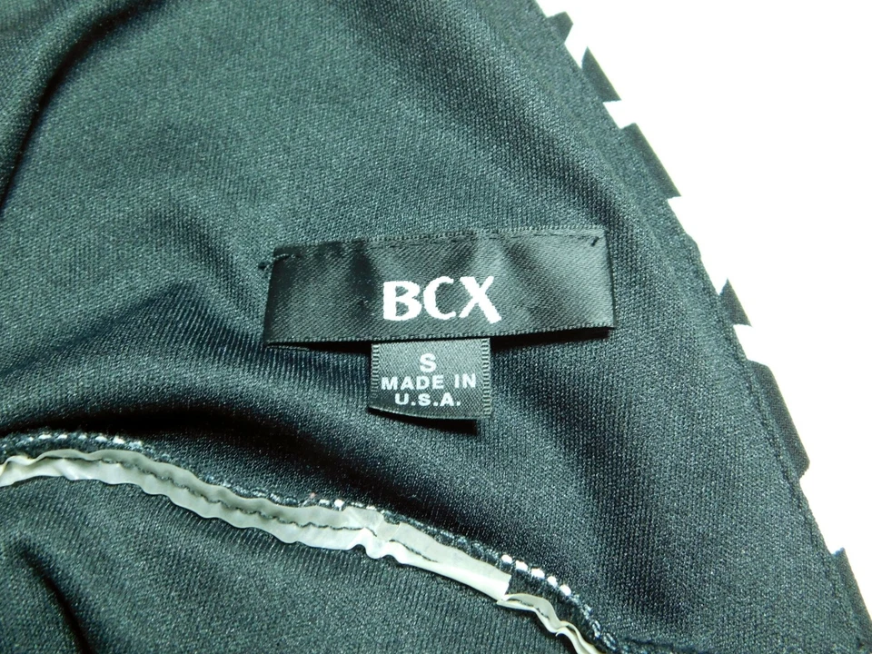 Vestido BCX para mujer talla pequeña mezcla de poliéster negro blanco tejido calce y acampanado con volantes Foto 4 de 4