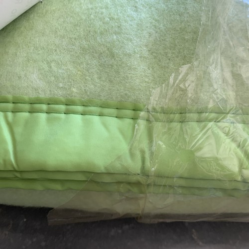 Beacon Blanket Monterey Satin Trim Polyester Twin Full 72 x 90 Green USA Vtg NOS - Picture 4 of 7
