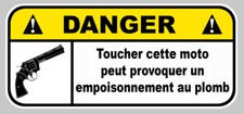 DANGER NE PAS TOUCHER PLOMB COLT JDM HUMOUR AUTO MOTO STICKER 12cmX5,5cm (DA198)