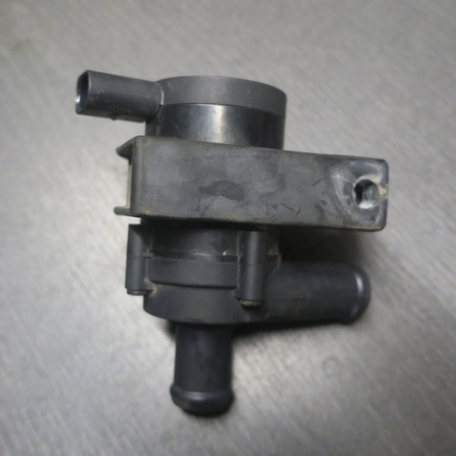 VW Golf V 5 Golf VI 6 Audi Skoda Passat Wasserpumpe Zusatzwasserpumpe 1k0965561F
