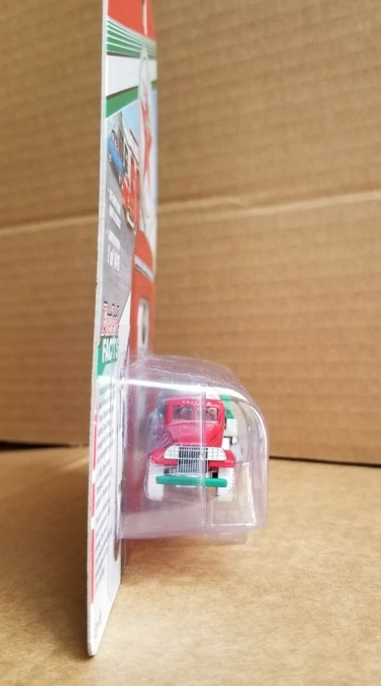 Johnny Lightning Texaco White Lightning Chase GMC CCKW 2.5-Ton 6x6 Tanker Truck - Image 4 of 4