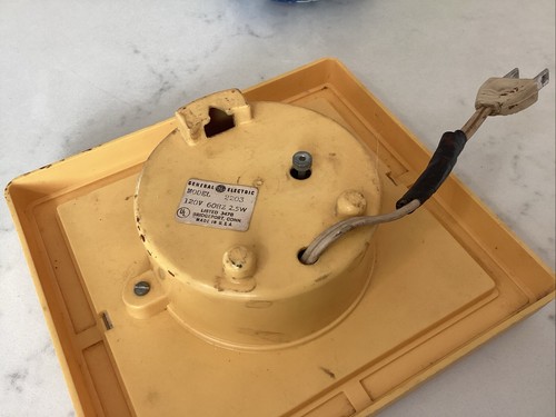 Vintage MCM Yellow General Electric Wall Clock Model 2203 Retro Works 60s? Old - Picture 3 of 9