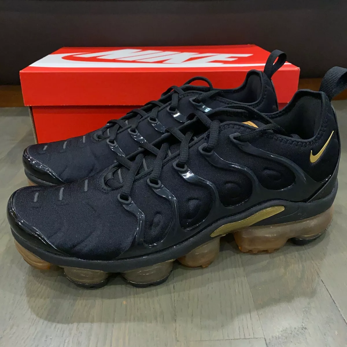 Vapormax black deals gold