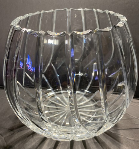Thick Heavy Round Lead Crystal Rose Vase With Deep Ribbed Feather Swirls 6" H - Picture 4 of 12