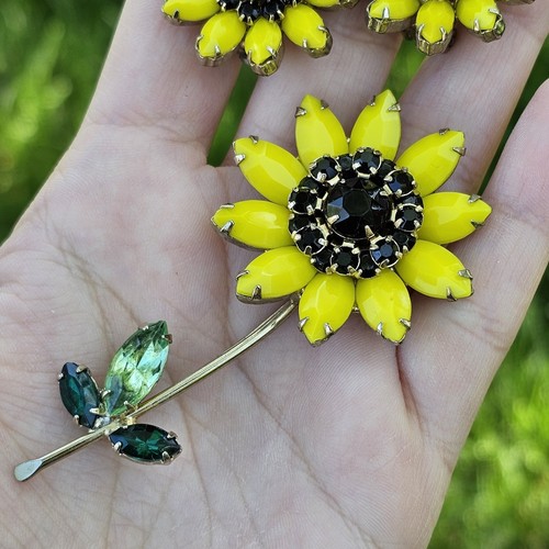 Vtg Weiss Sun Flower Daisy Brooch Earrings Set Yellow Milk Glass Signed - Picture 15 of 23