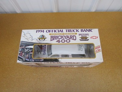 1994 Chevrolet Suburban 1/25 Brookfield Collectors diecast bank