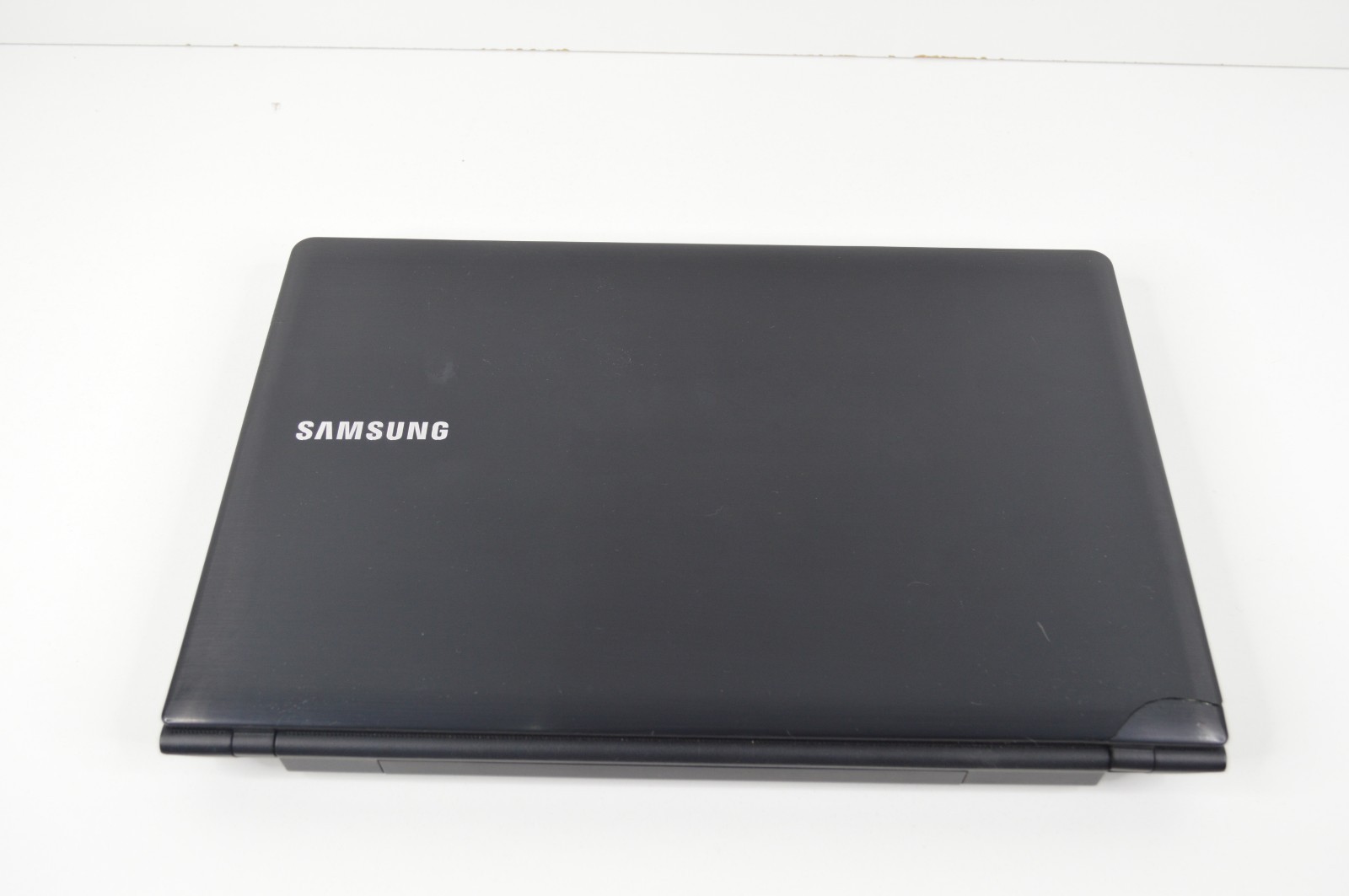 Samsung NP300E5A-A01UB Laptop W/ Windows 10 Home i3-2330M 2.20GHz 4GB Ram DVDOpe