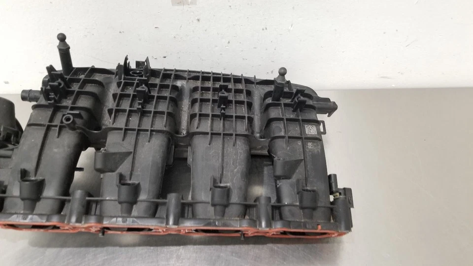 24 VOLKSWAGEN GOLF R MK8 2.0L INTAKE MANIFOLD - Image 4 of 4