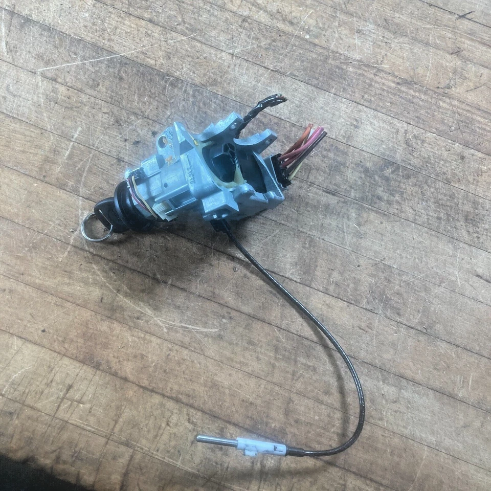 Chevrolet Tahoe 2003-2006 interruptor de bloqueo de encendido cilindro con llave 26070075 Foto 2 de 3