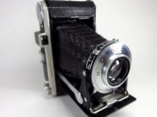Appareil photo ancien KODAK 620 S, ANGENIEUX, 100mm f:4,5 avec housse