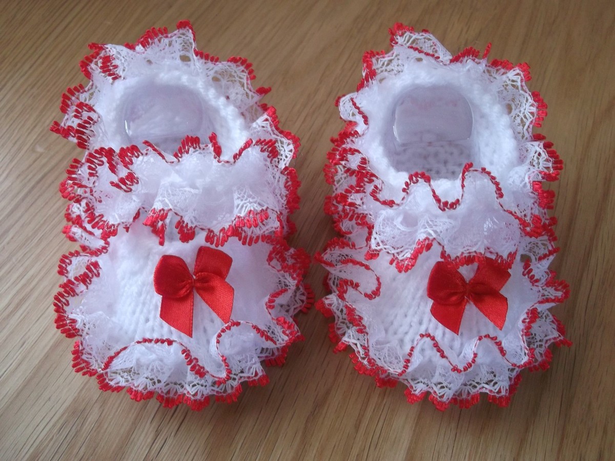 HAND KNITTED ROMANY BABY SHOE/BOOTIES WHITE/RED- FIT 0-3 MTHS