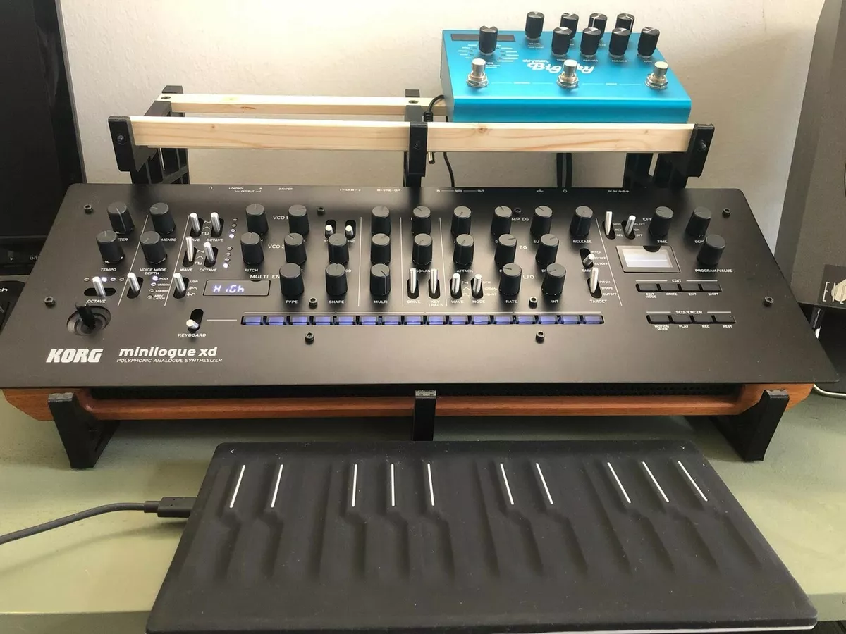 Korg 2024 minilogue stand