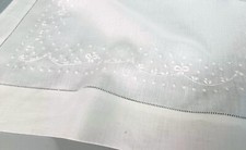 Lenzuolino Culla Ricamato a Mano Lino bianco titolo 60 Ricamo bianco cm. 90x120