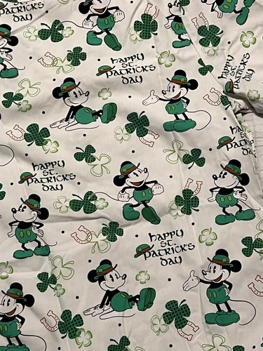 Disney Mickey Mouse St Patricks Day Scrub Top Womens Medium V Neck Green Lucky - Picture 7 of 10