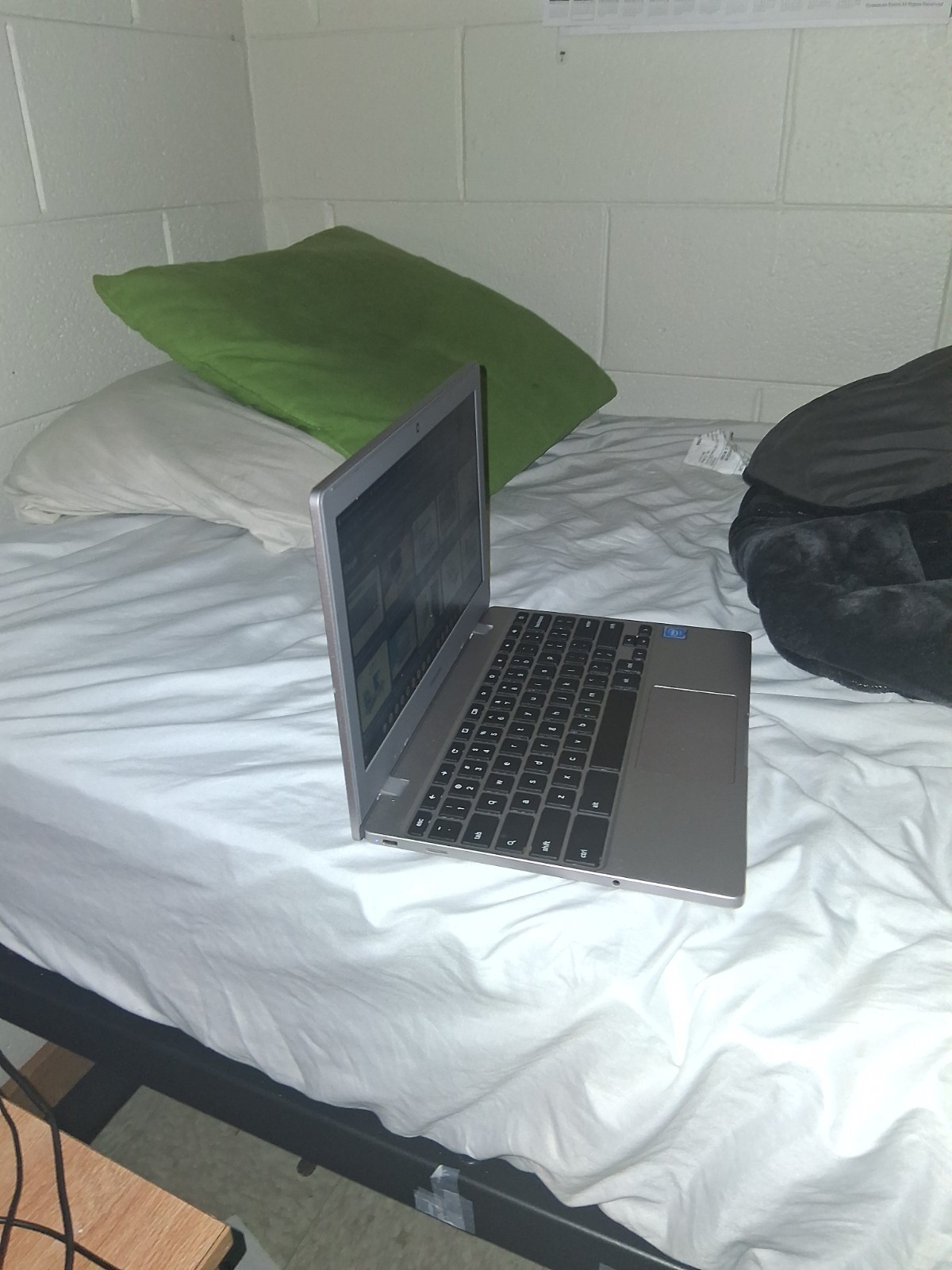 Samsung Chromebook 4 Intel Celeron N402011.6" HD Silver Laptop (XE310XBA-KA1US)