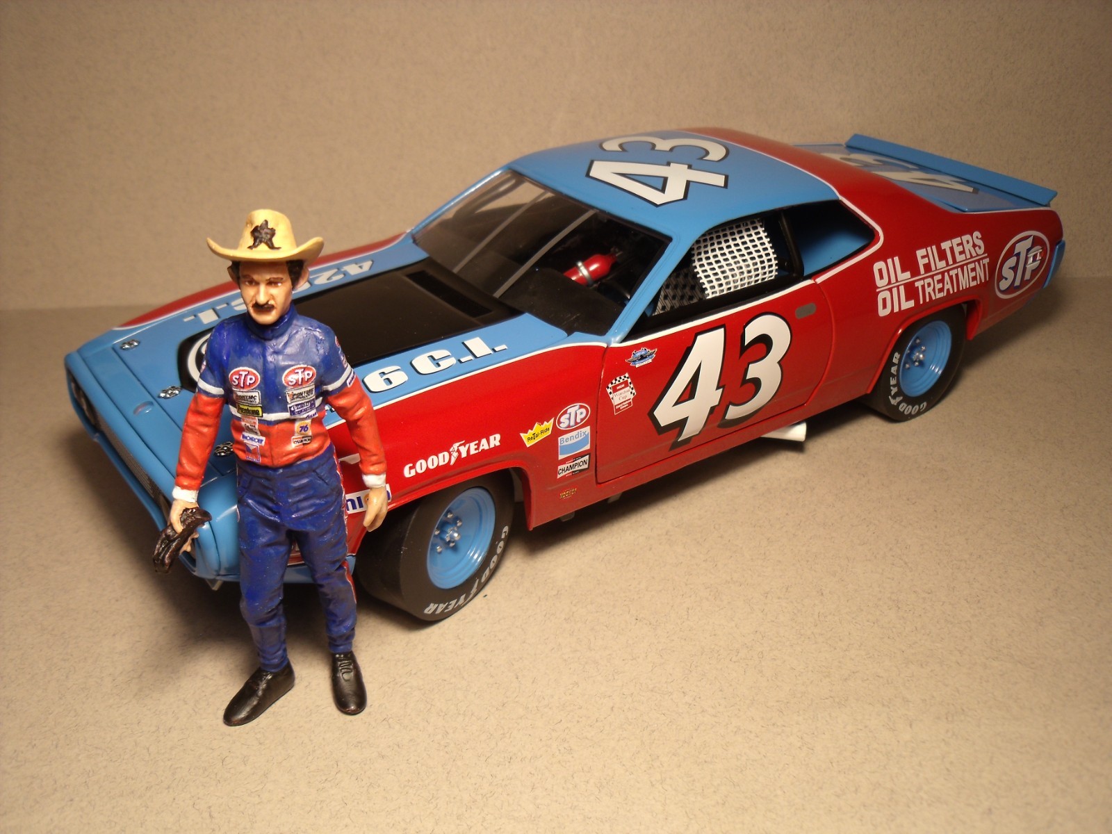 Figurine Richard Petty 1/18 peinte pour animer une vitrine NASCAR