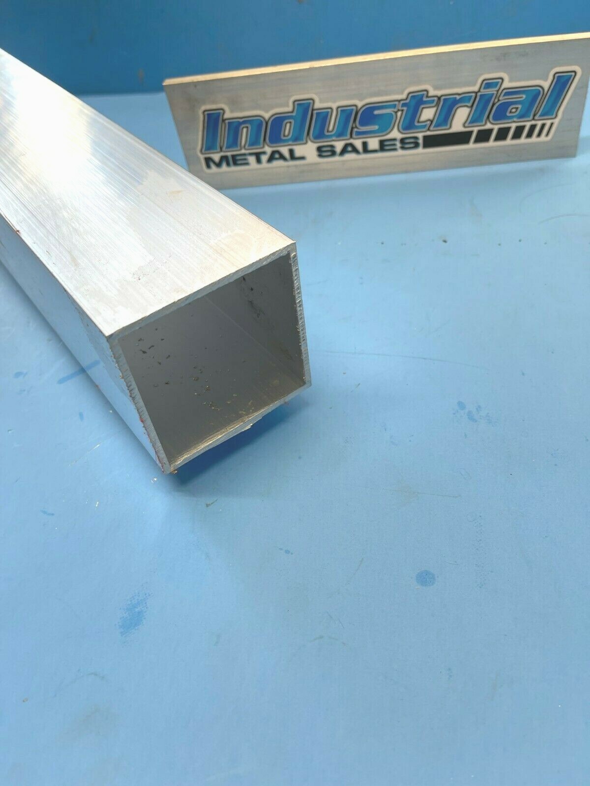 Tube Carré Aluminium 6063 T52 - 1-1/4" X 72" Long X 1/8" épaisseur, Pour Structure Murale