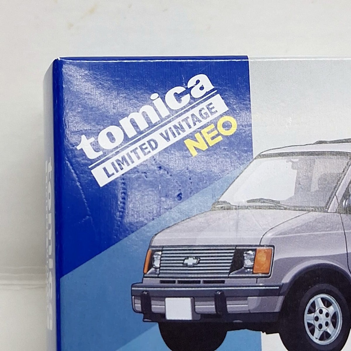 Tomica Limited Vintage NEO LV-N325a CHEVROLET ASTRO LT AWD