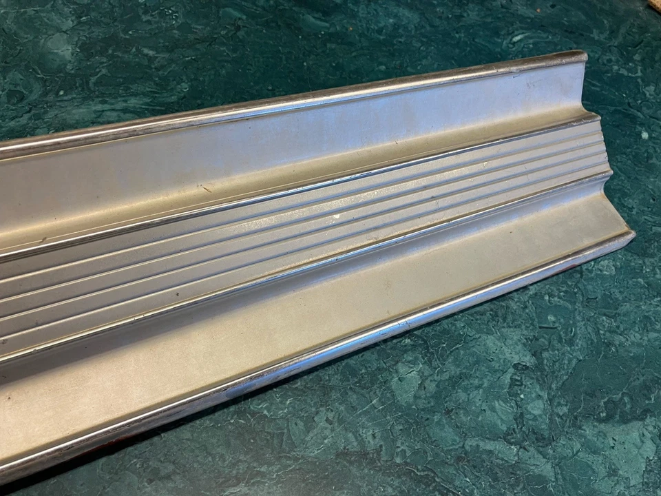 Plymouth Fury III 1968 sedán de 4 puertas acabado maletero panel moldura OEM Foto 3 de 4