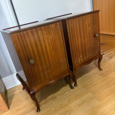 Pair of Vintage Queen Anne Style Bedside Cabinets – Mahogany Veneer & Solid Wood