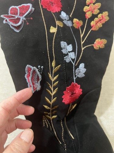 Schwarze kniehohe Damenstiefel aus Kunst-Wildleder mit Blumenmuster 6,5 Whimsy Goth Fairy Core - Bild 5 von 10
