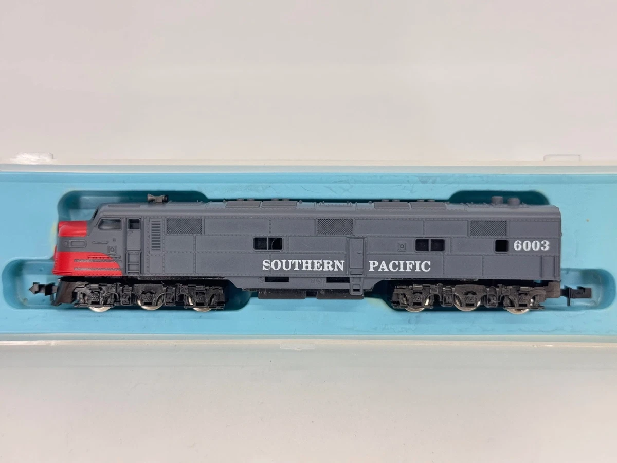 Atlas N Southern Pacific Diesel Locomotive Model Railroad
