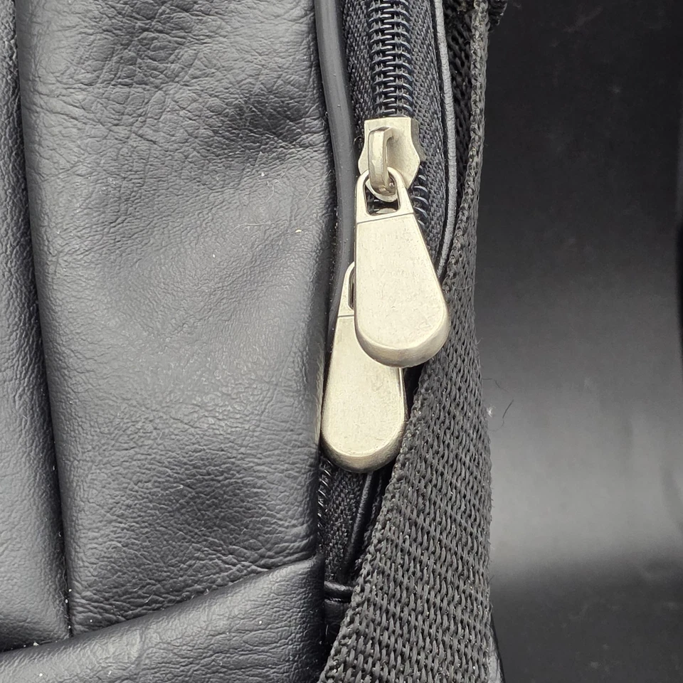 Estuche de Transporte Solo Clásico (Rodillo) para Notebook 15.6" Negro D-529-4 Cuero Foto 3 de 4