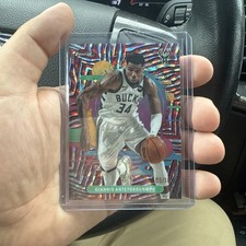 2025-26 Topps Finest Giannis Antetokounmpo Uncommon Red/Black Geometric #/10