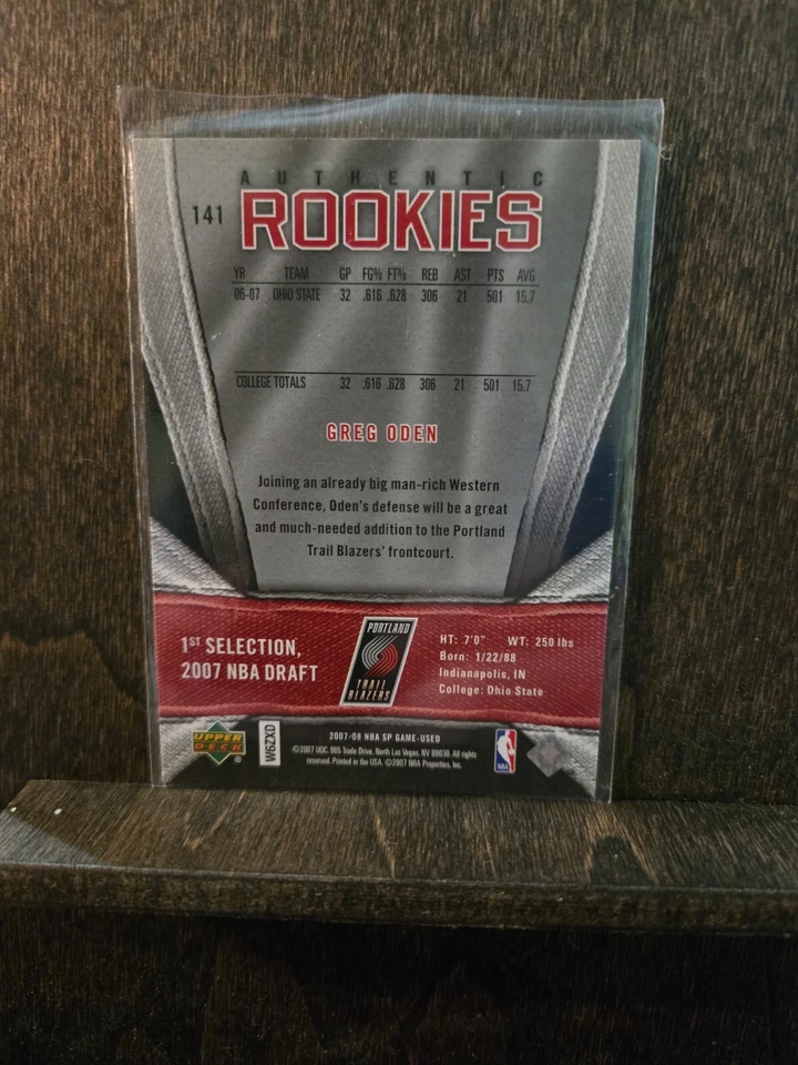 Tarjeta de radiocontrol de novato Greg Oden #141 2007-08 SP Game usada auténticos novatos/999 Foto 3 de 3
