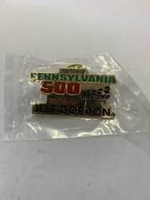 JEFF GORDON NASCAR PIN BADGE PENNSYLVANIA 500 RACE WINNER 1998
