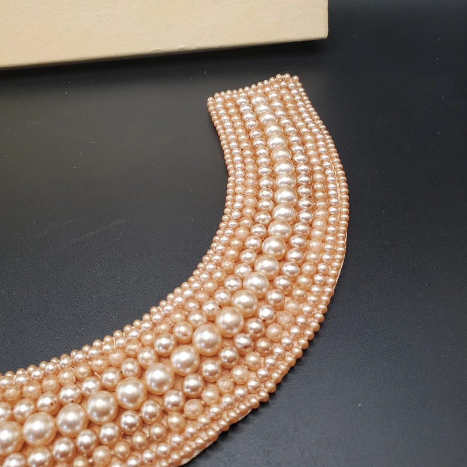 Cuello con cuentas de perlas sintéticas años 50-60 en caja Neimam-Marcus. Hecho en Japón Foto 3 de 4