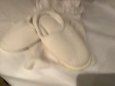 NWT WOMENS 8 AUTHENTIC LANDS END WHITE MULE SLIPPERS IN POUCH NR