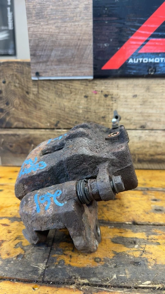 2007-2009 CHEVROLET EQUINOX RIGHT FRONT CALIPER - Image 2 of 4