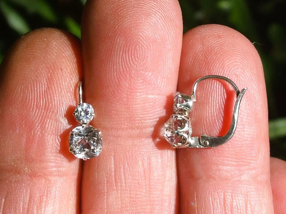 BELLES BOUCLES D'OREILLES DORMEUSES ANCIENNES en ARGENT 800 avec PIERRE BLANCHE - Photo 1/4