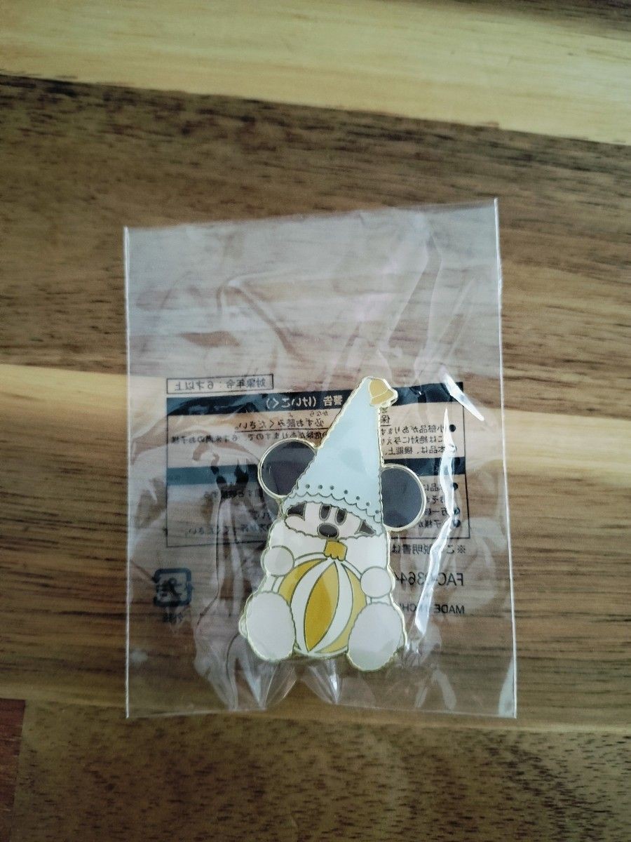New Set Of 5 Tokyo Disney Christmas 2025 Mickey Li'l RingRing pins complete NEW